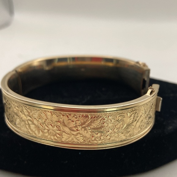 victorian hinged bangle bracelet. intricate floral design safety chain. - Picture 3 of 9